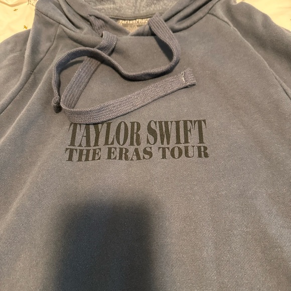 Taylor Swift The Eras Tour OFFICIAL MERCHANDISE hoodie sz M NWOT - Picture 1 of 16